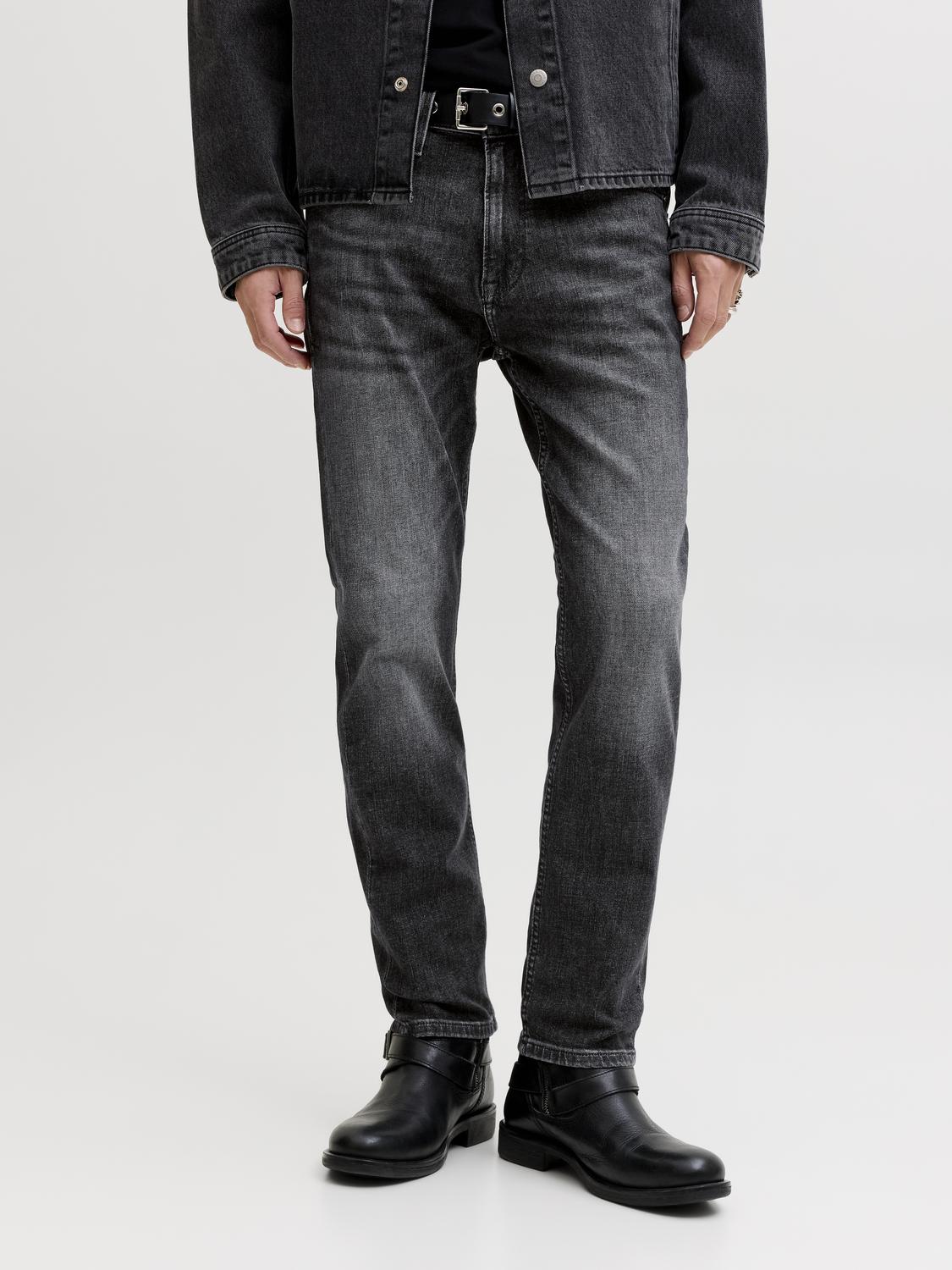 model_shot-front